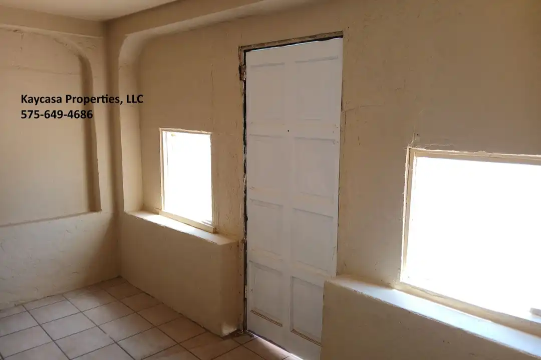 1121 N Mesquite St - View 3