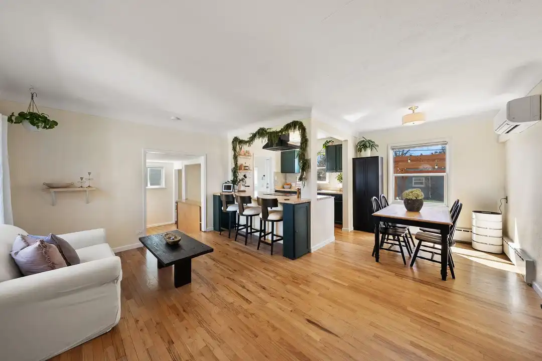 House in Englewood - View 3