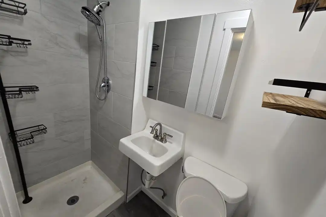 10910 Valley Ave E - View 4