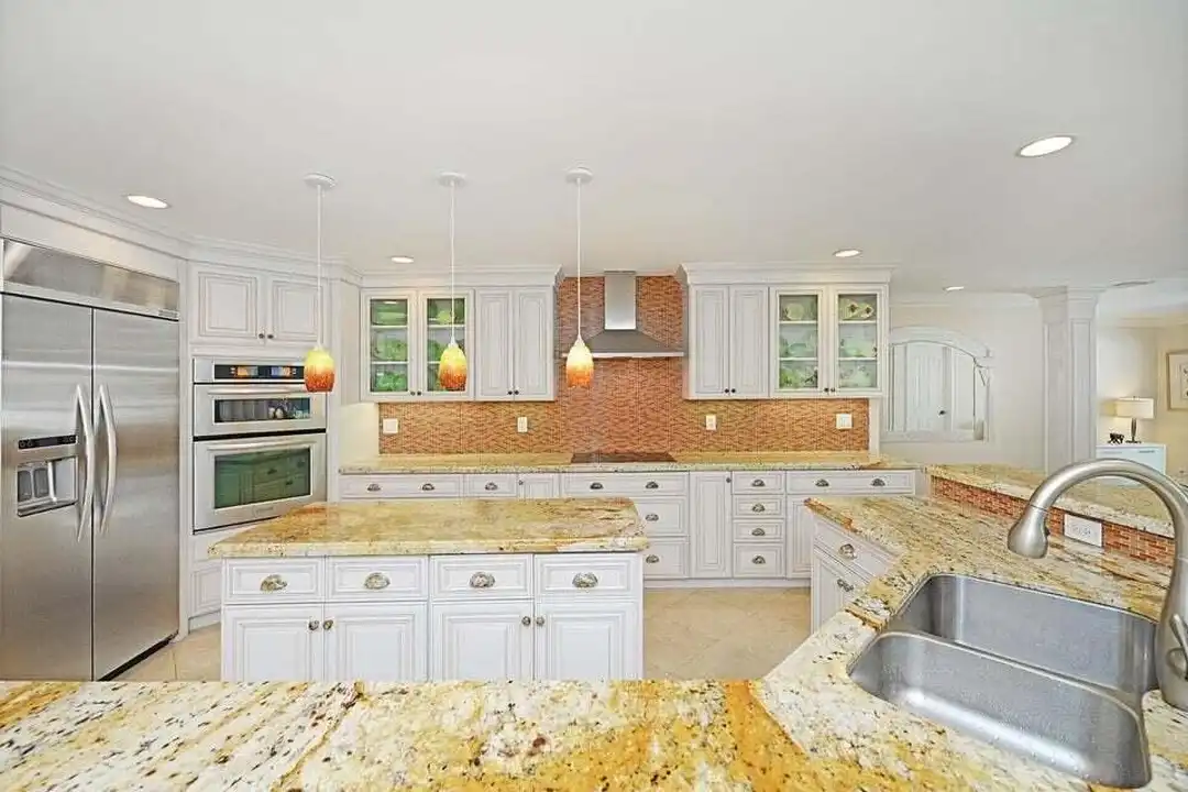 885 NE Mulberry Dr - View 4