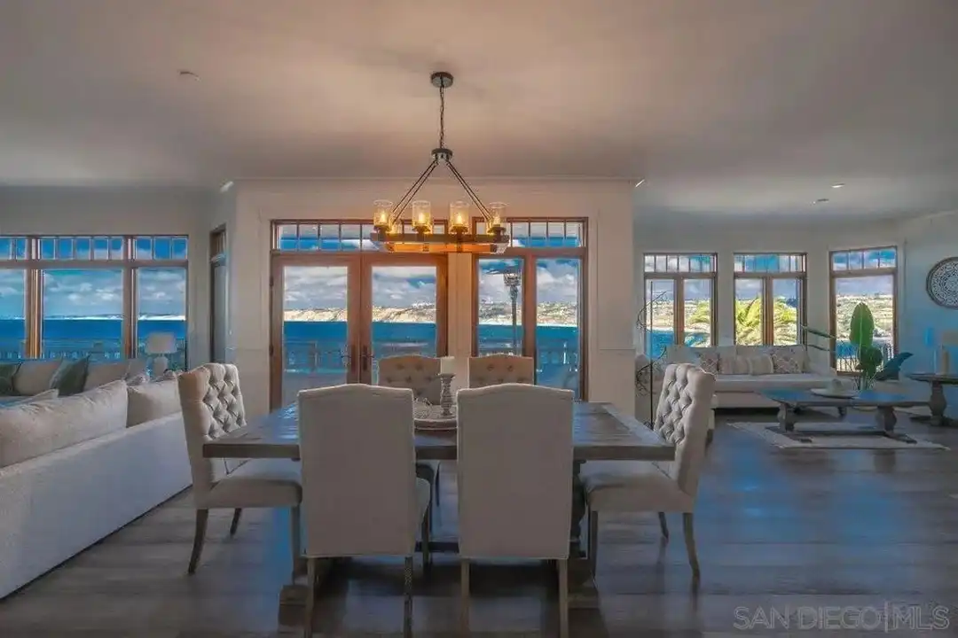1249 Coast Blvd – pohled 3