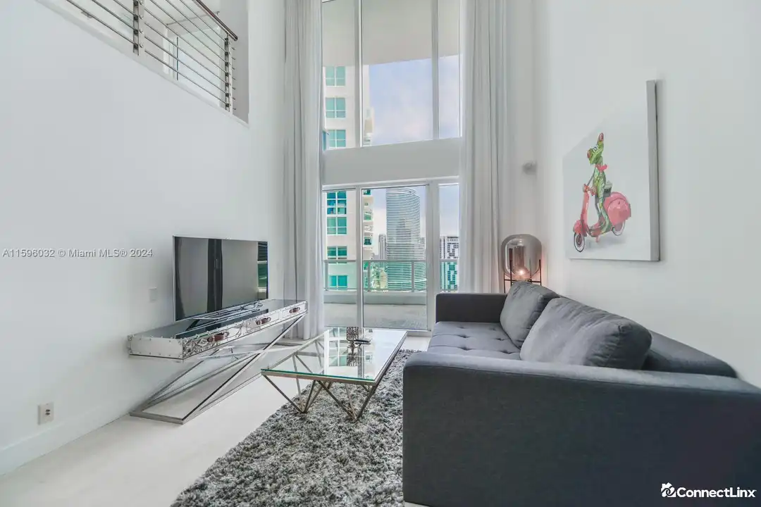 Apartment in Miami - View 5
