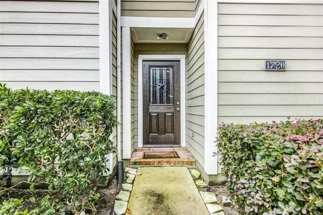 1720 Elgin St - View 2