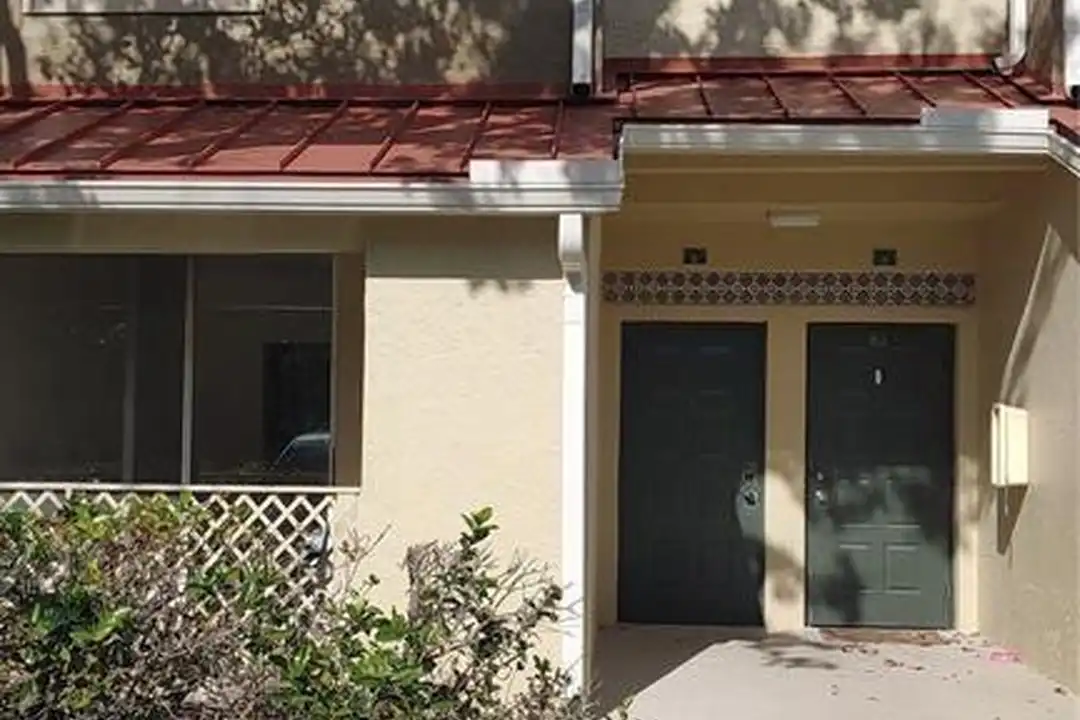 18338 NW 68th Ave unit B - View 4