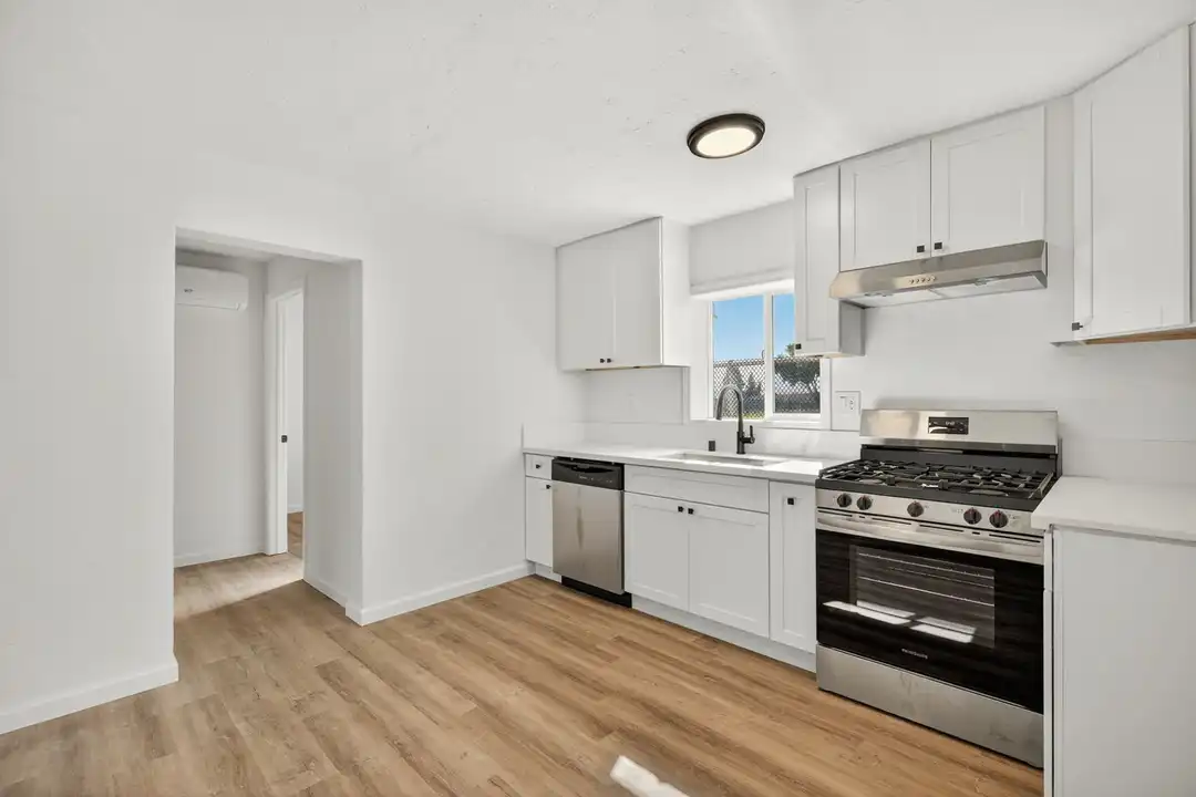 1023 W Congress St – photo 1