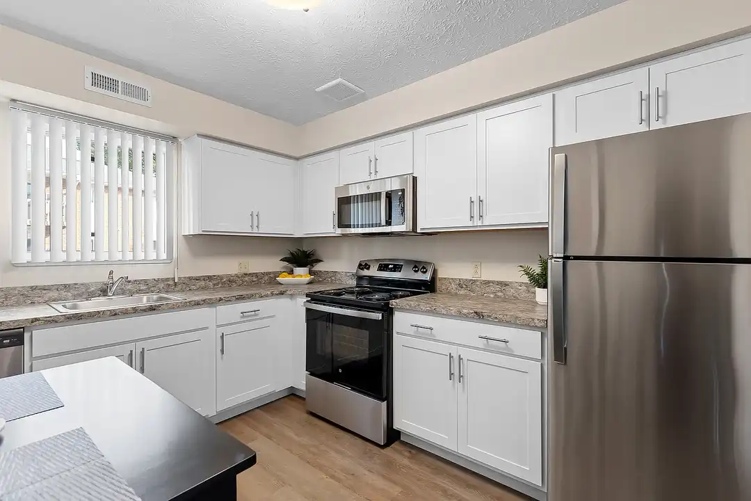 Foxmoor Apartments – photo 1