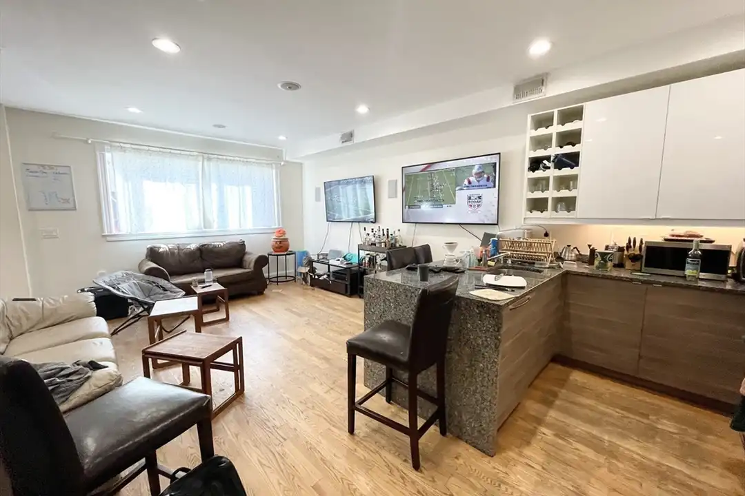 275 Dorchester St unit Street - View 3