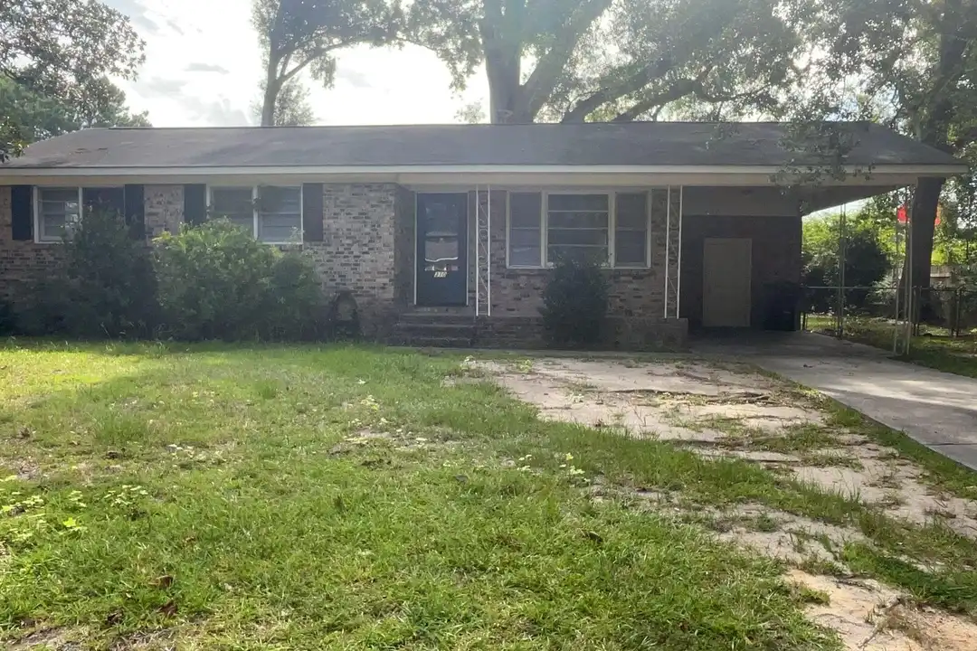 310 Oxford Rd – photo 1