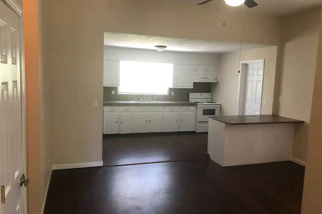 701 Francis St W - View 4
