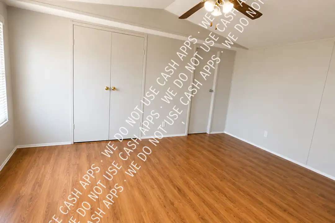 2307 N John Redditt Dr - View 3