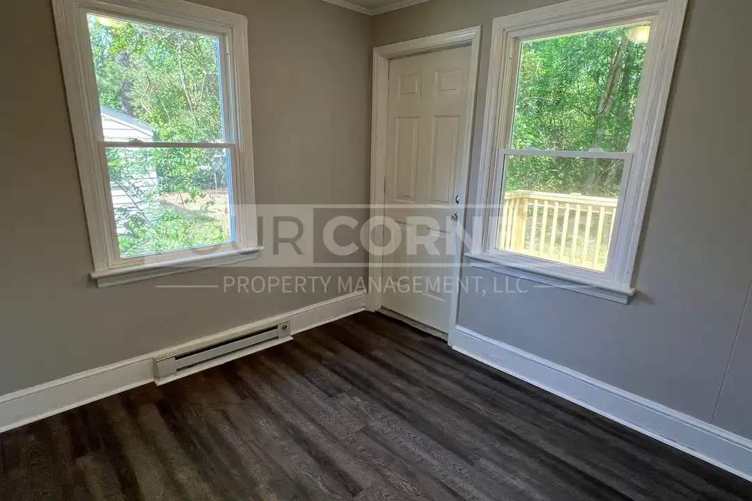 803 Cole St - More