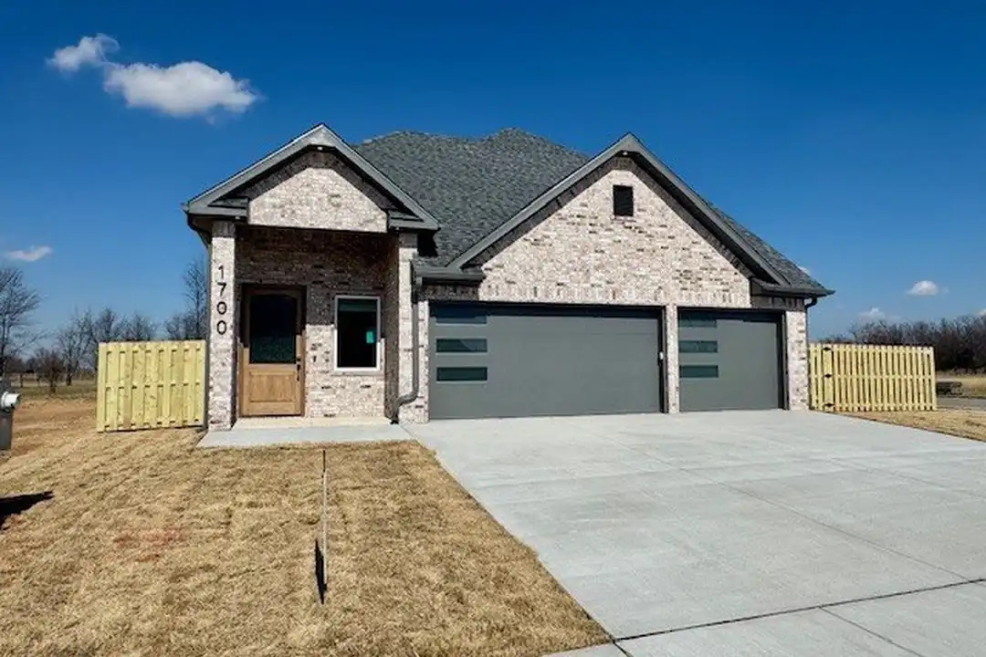 1700 Jensen Ave - View 2