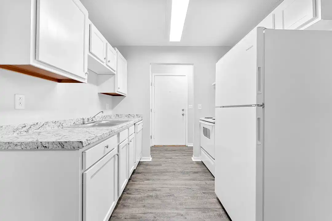 Walnut Woods Apartments – photo 1