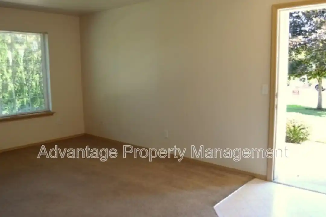 739 Jackson St W unit # 1 - View 4
