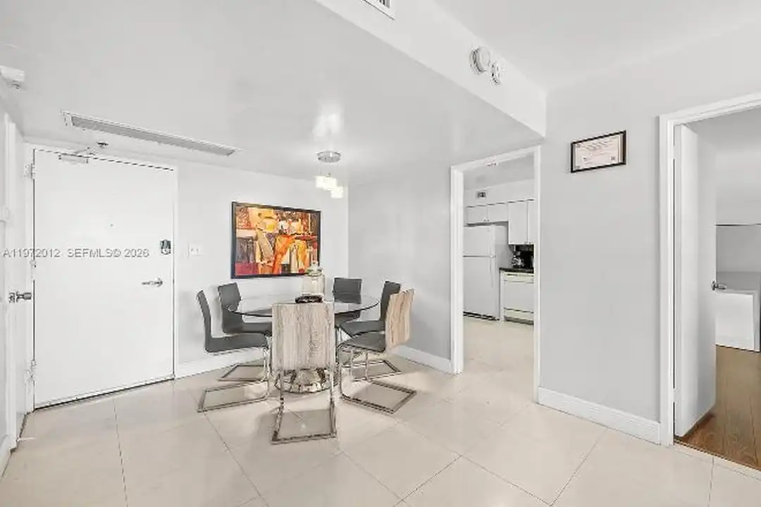5161 Collins Ave - More