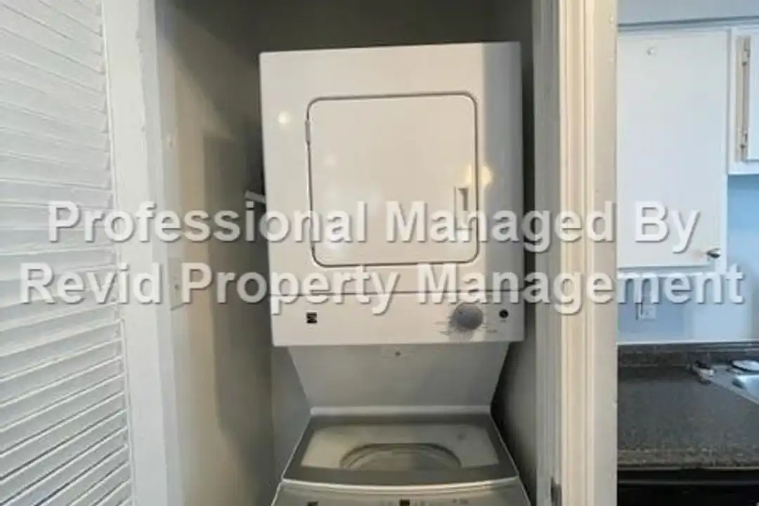 36 N Auburndale St unit 1 - Więcej
