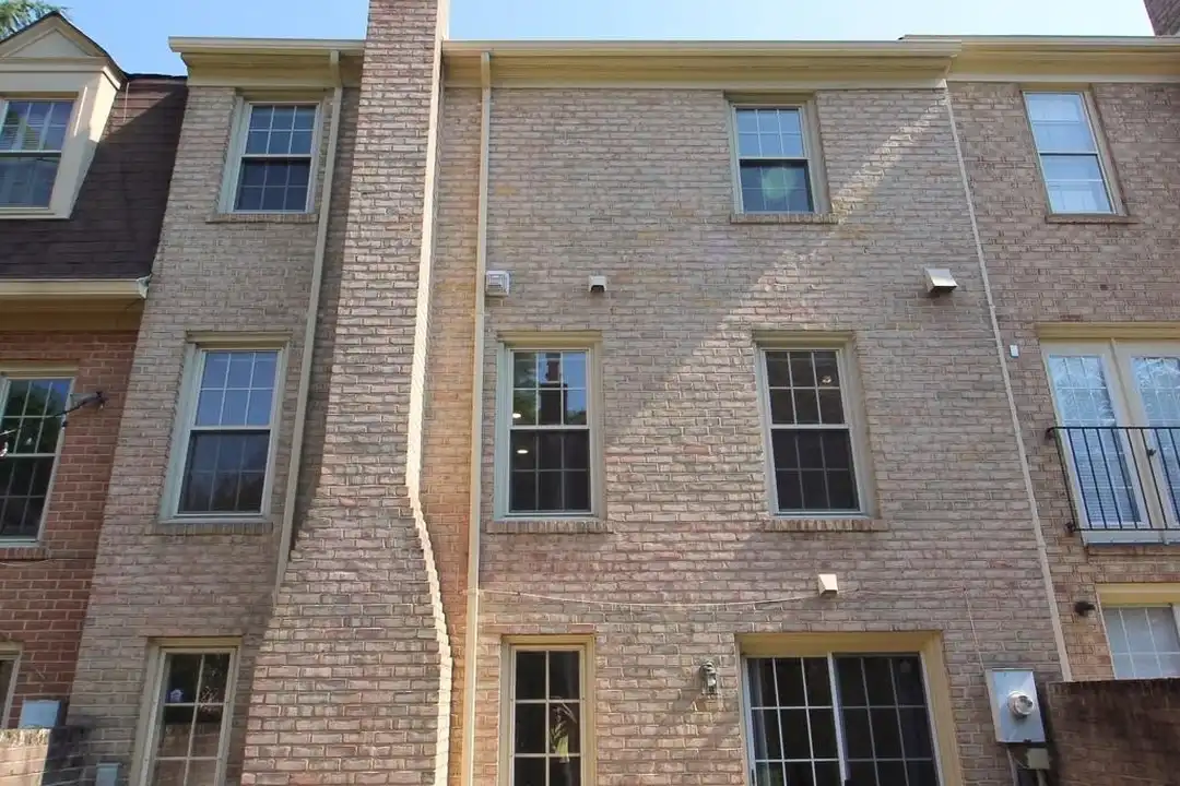 436 N Park Dr - View 3