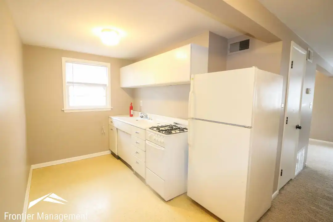 2103 Green Ave unit 3 - View 4