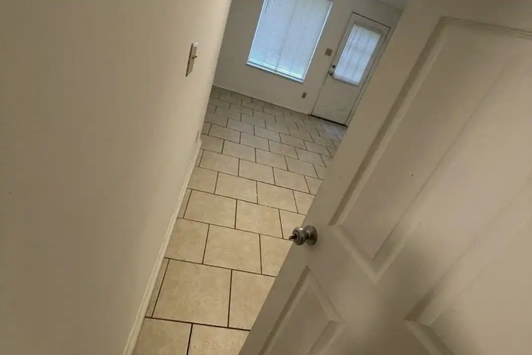 9424 Lexington Cir unit B - View 3