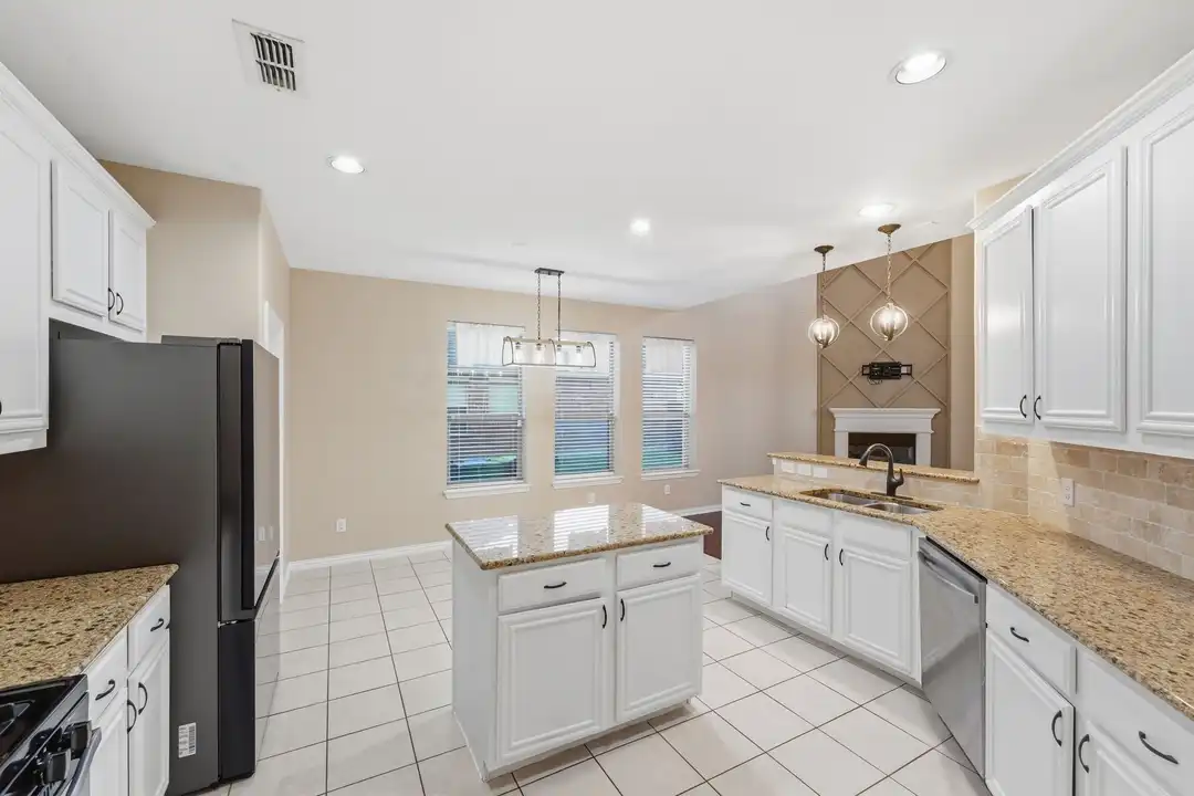 2208 Gregory Creek Dr - More