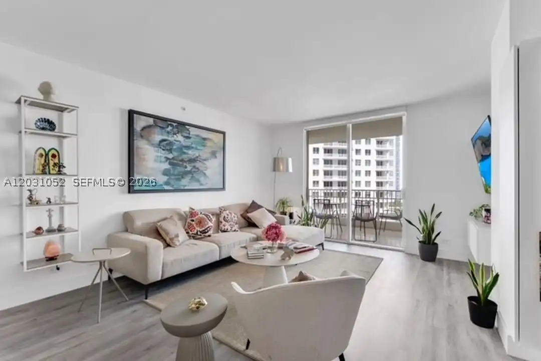 Apartment in Miami - View 4
