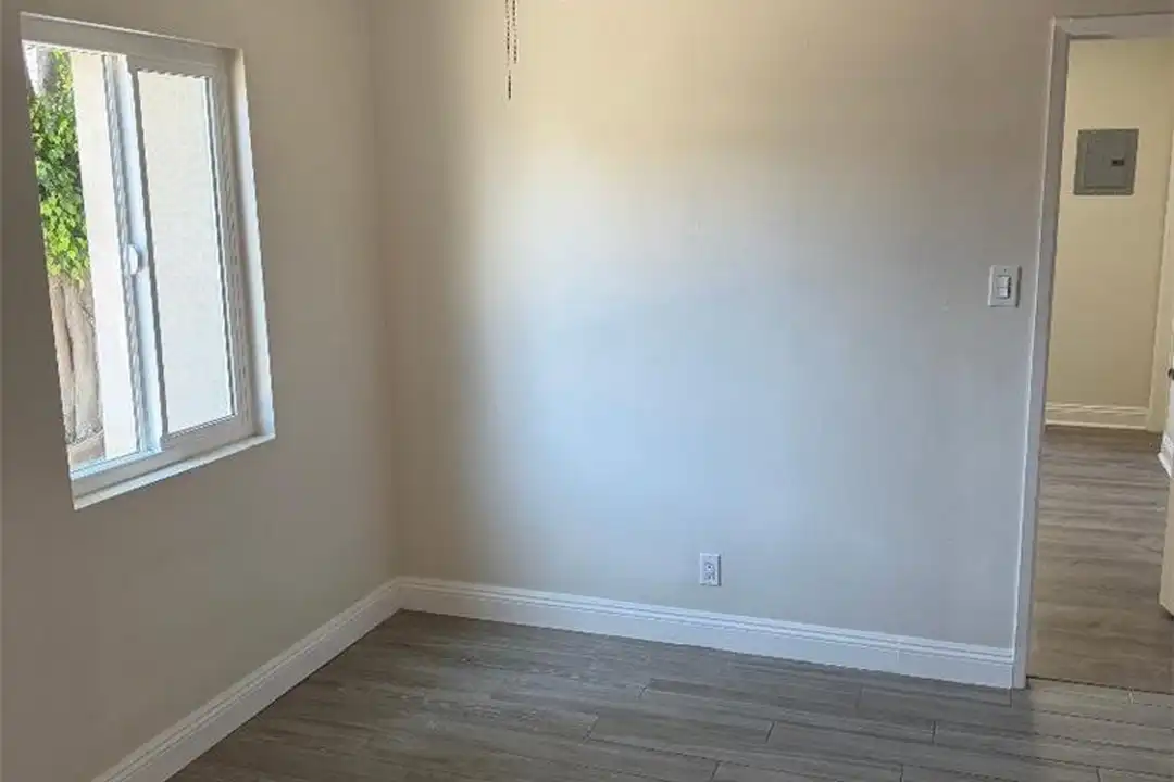 1013 S Tamarack Dr #3 - View 3