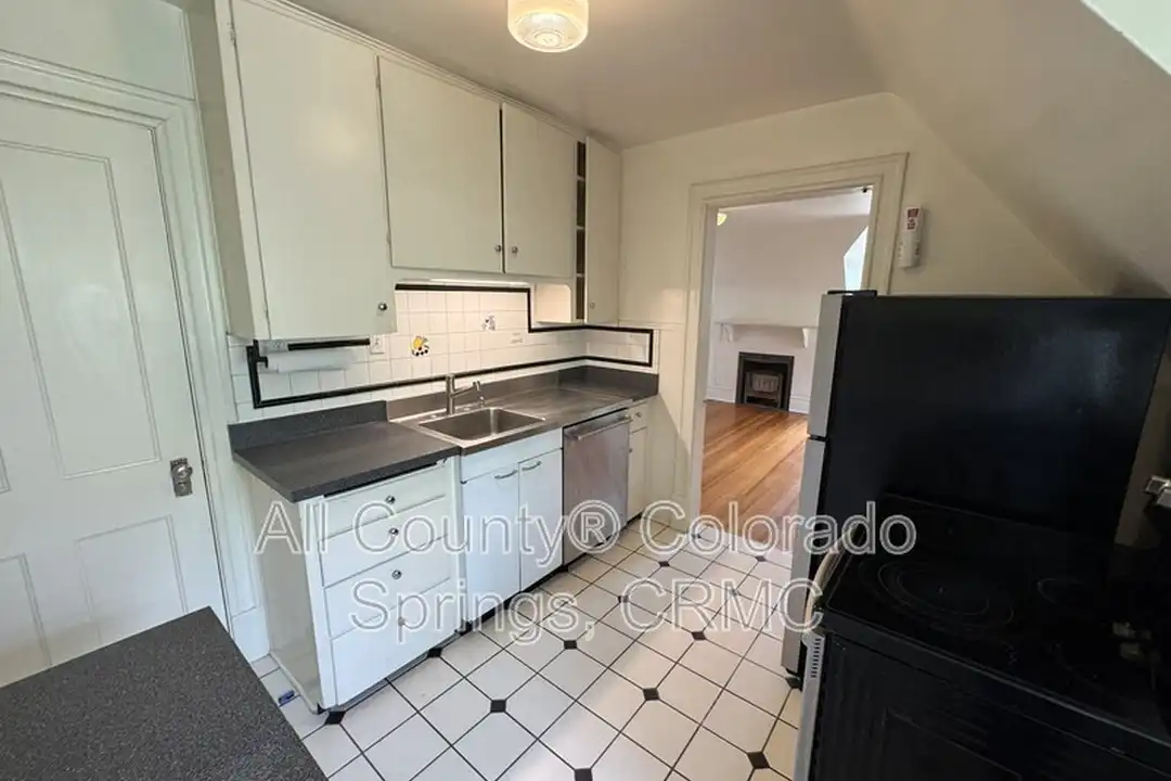 1238 Wood Ave unit # 5 - More