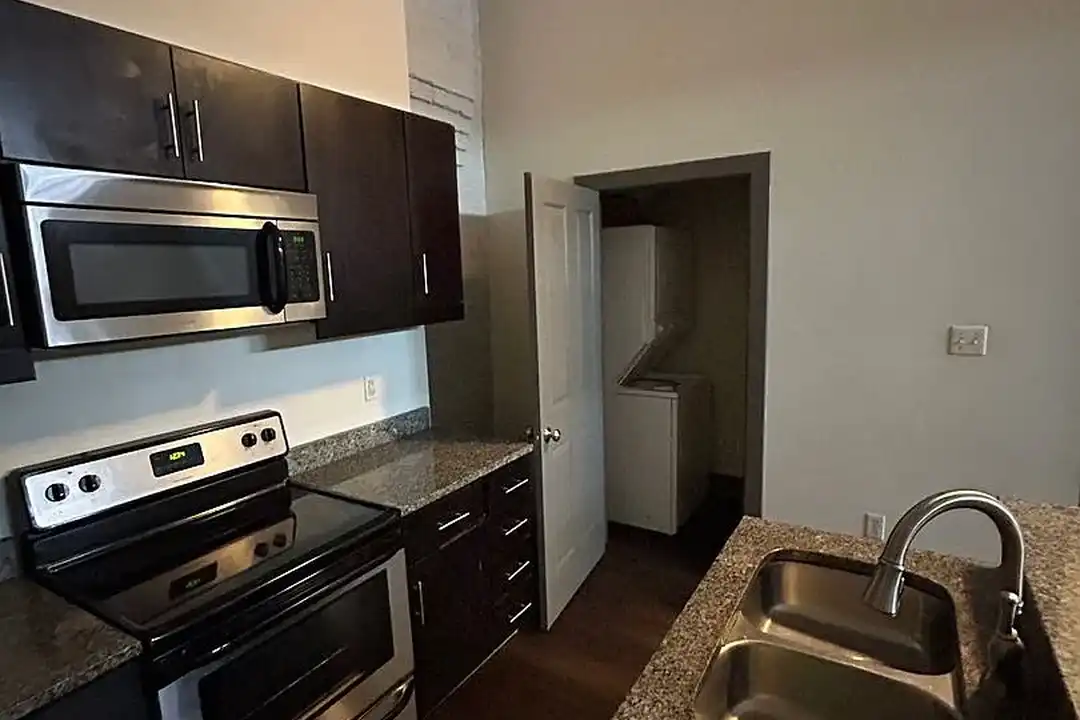 1100 Hull Street Apartments – photo 1