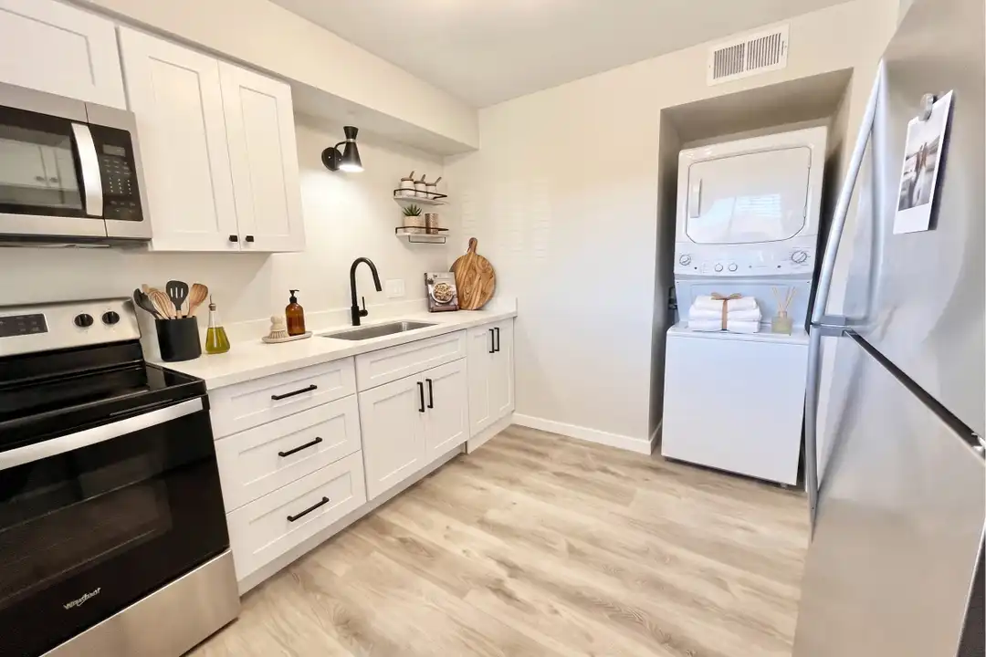 Apartment in Phoenix - View 5