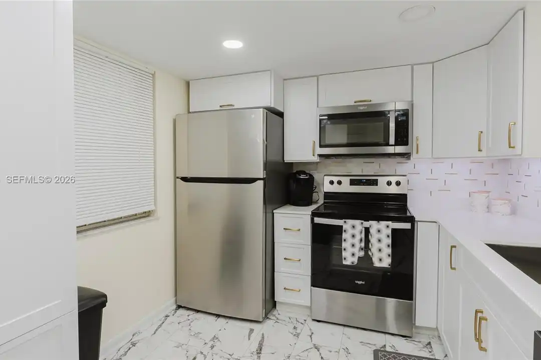 Apartment in Dania Beach - View 5