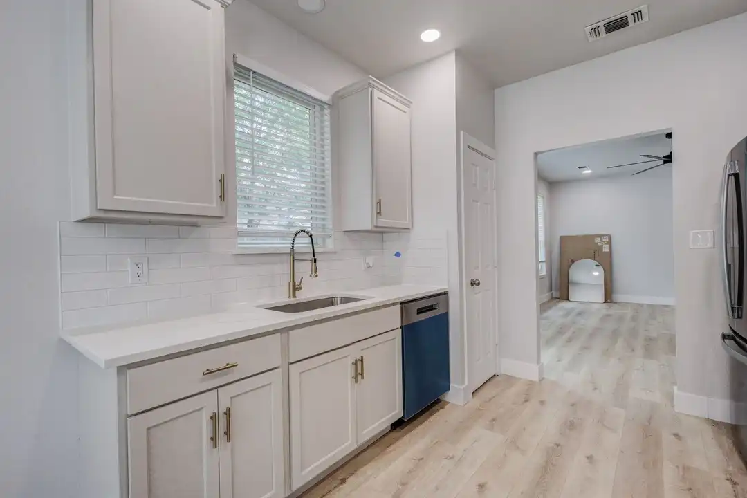 3948 Overlake Dr - View 3