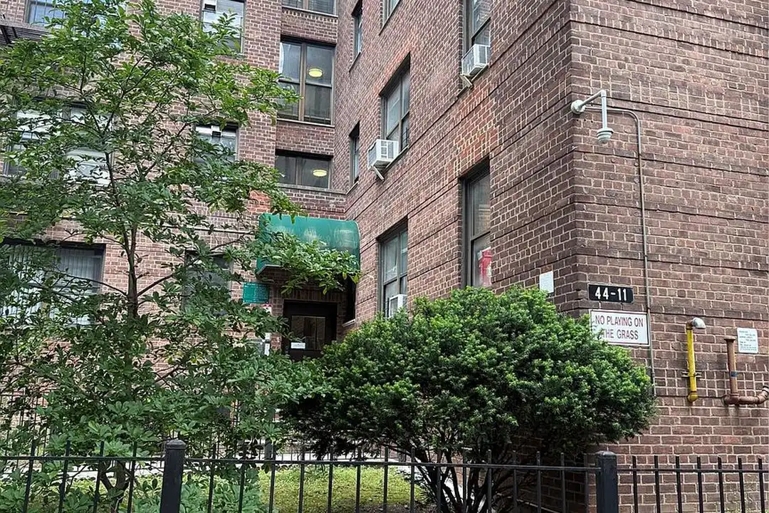 37-30 103rd St - More