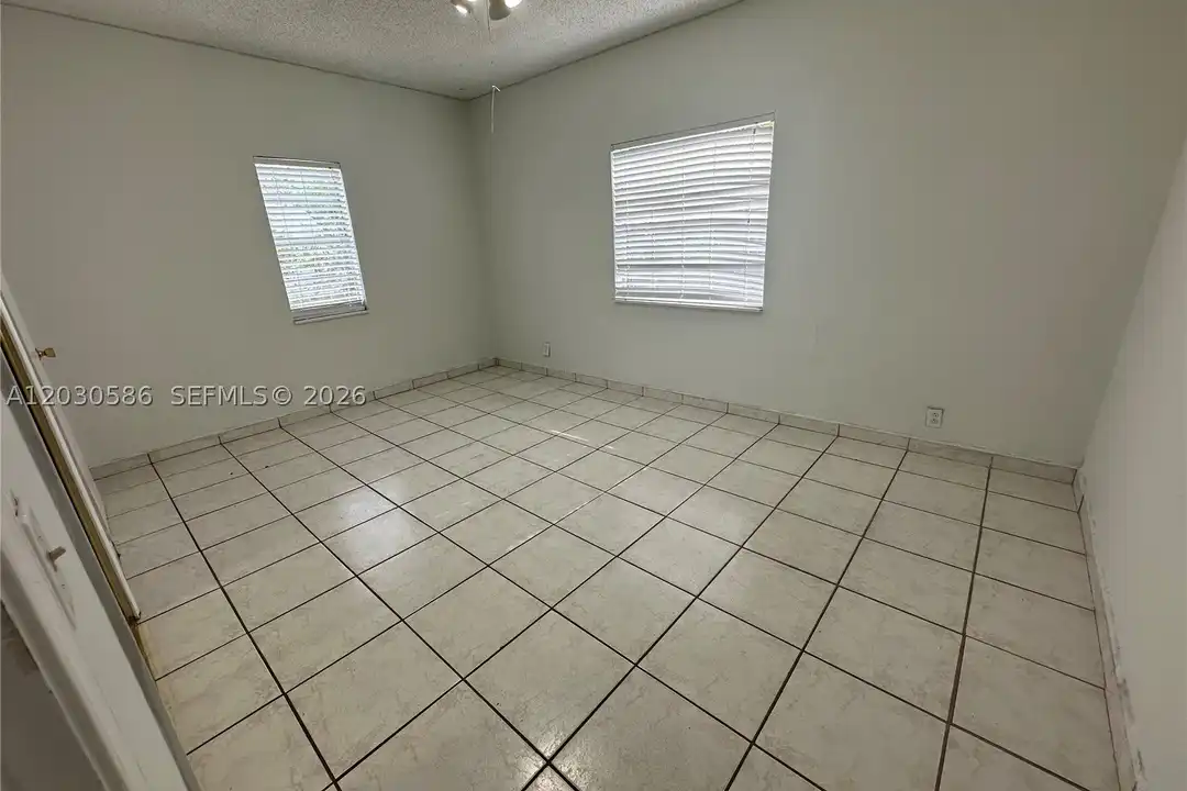 2135 Lincoln St - View 4