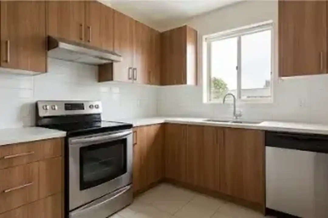 201 E Washington St – photo 1 of 4
