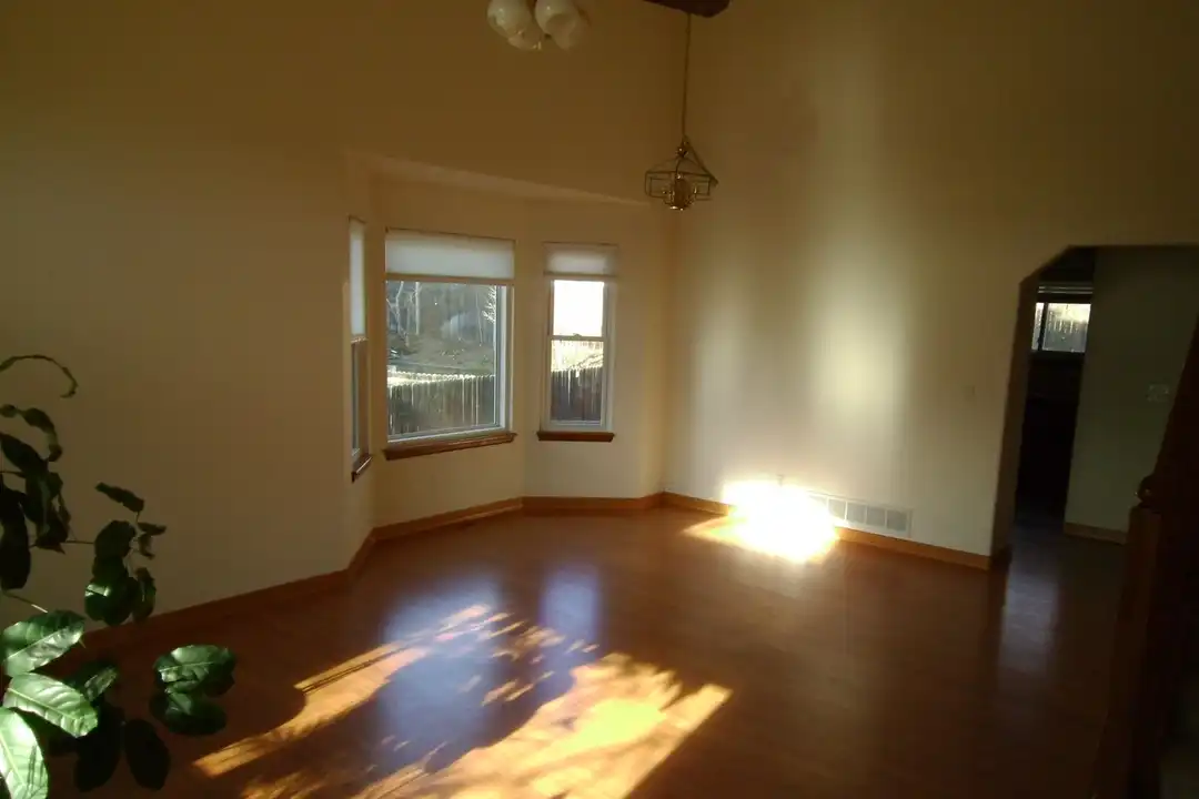 13482 Glen Cir - More