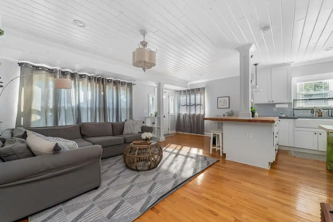 2007 Cornell Ave unit 1032296P - More