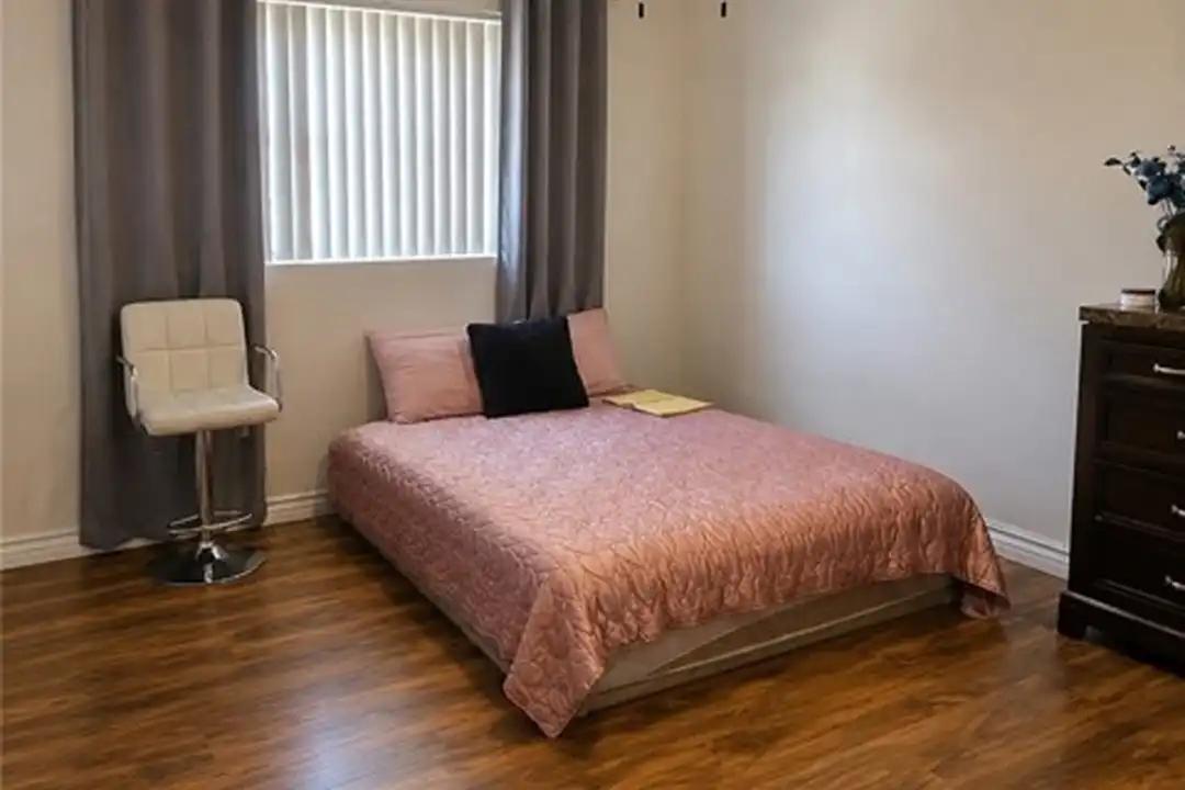 2546 E Park Ln unit C - More