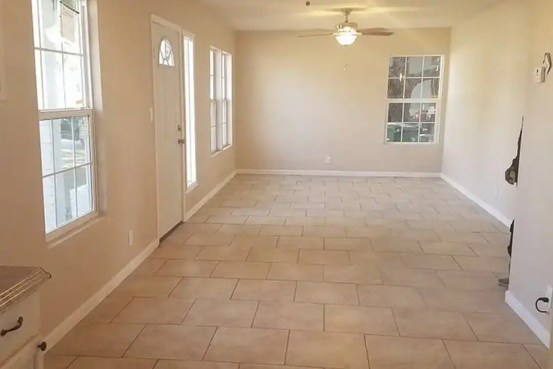 906 E Petaluma Blvd - View 5