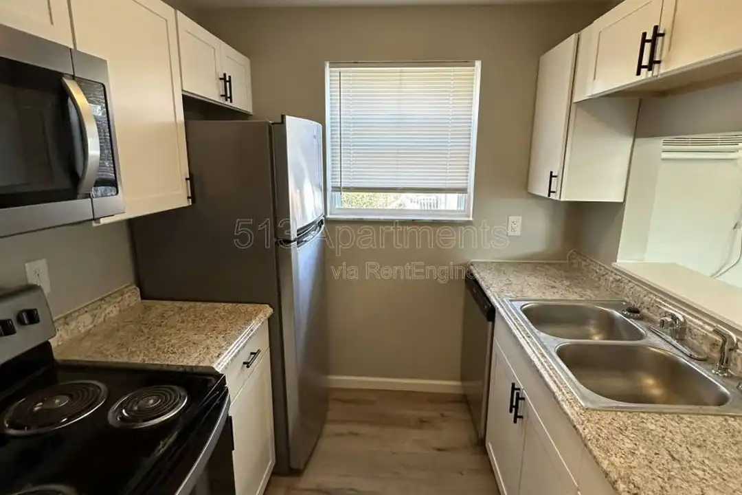 6219 Graceland Ave unit 4 - View 2