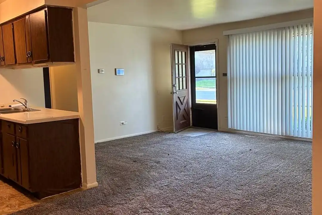 20104 Willow Dr – photo 1 of 7