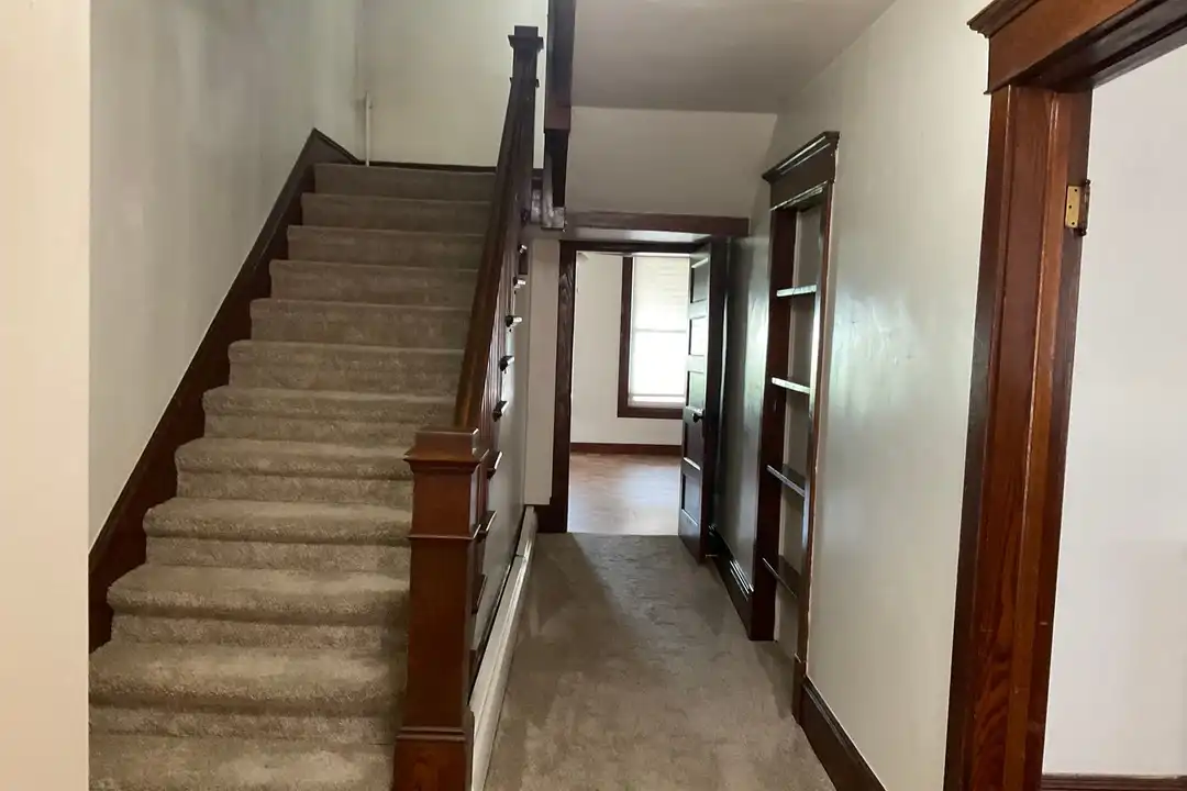 112 W Main St - More