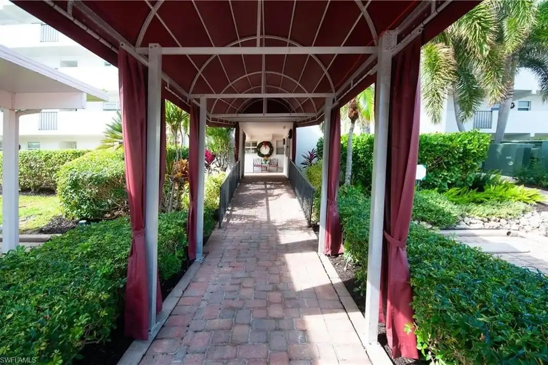 29 High Point Cir E #106 - View 4