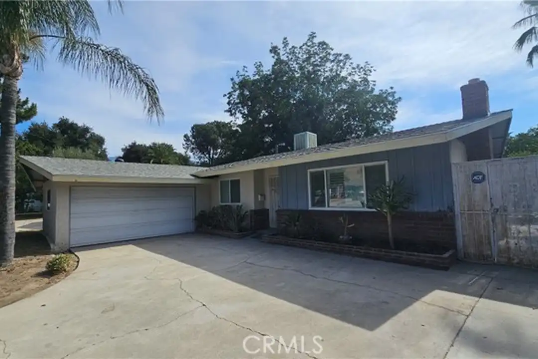 3469 N F St – photo 1