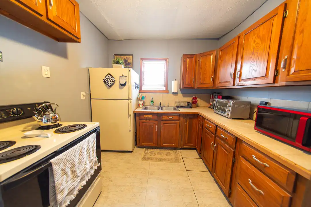 2712 Broad St - More