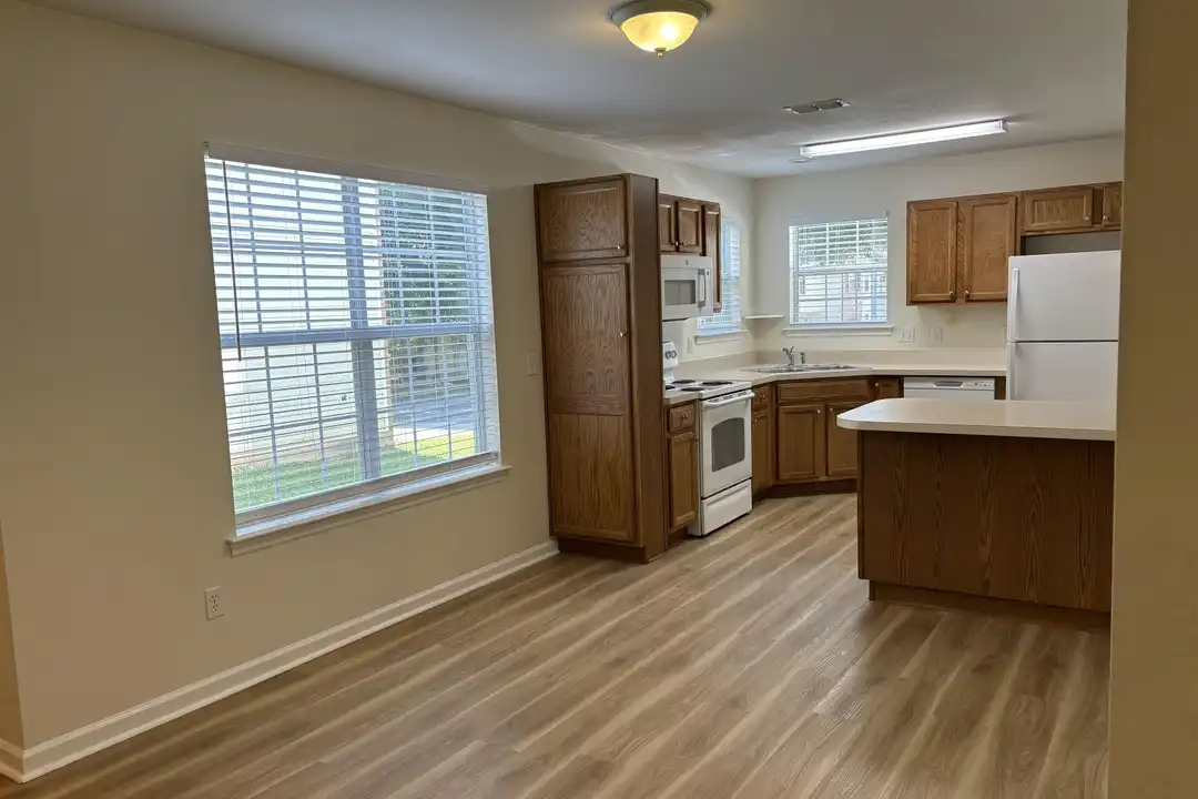 3041 Camelliawood Cir E - More