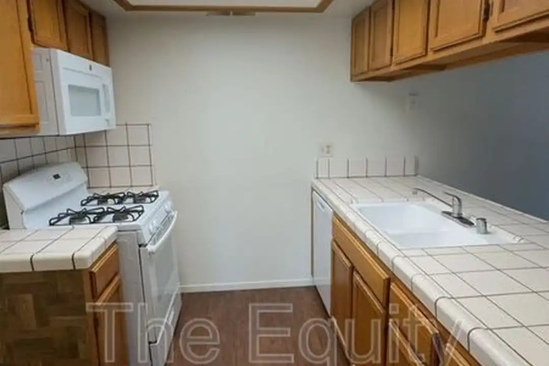 4316 W Douglas Ave - View 6
