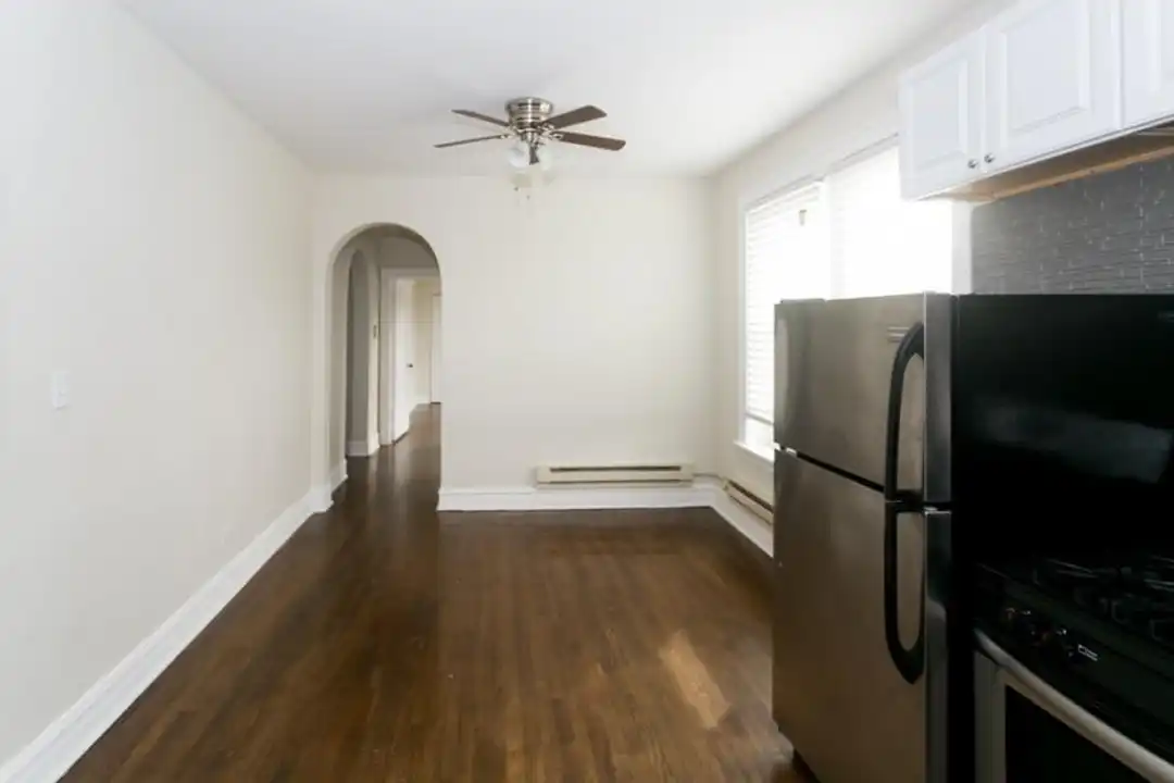 916 W 18th St - View 5