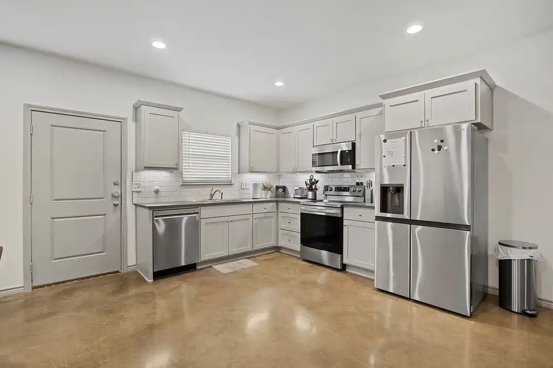 Lindale Landing North/South - View 3