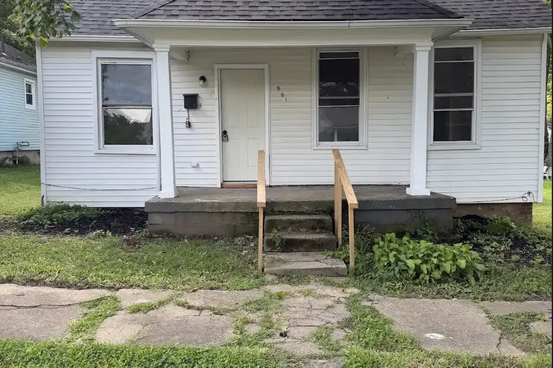 861 E Market St – photo 1