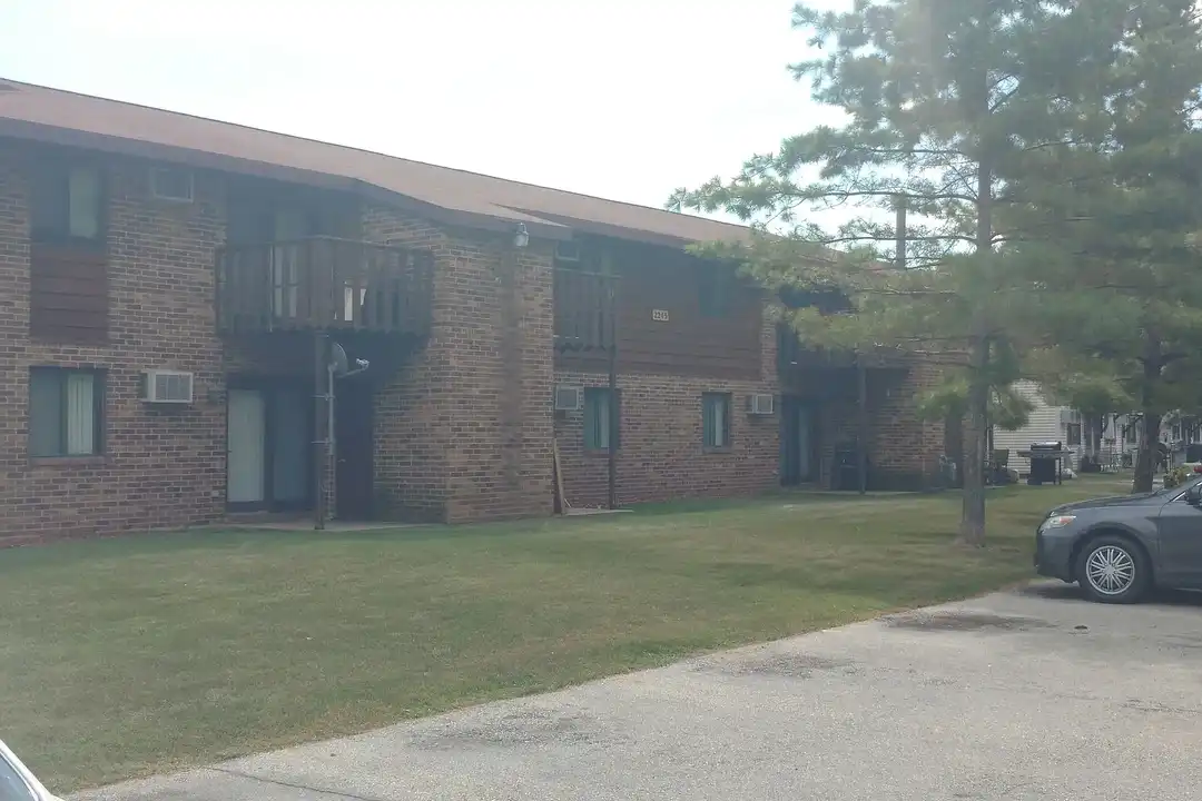 Cedar Creek Apartments-Oshkosh - View 3